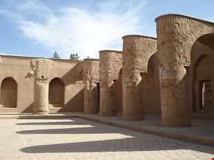  مقاله بررسی و شناخت سبک خراسانی ۹۴ اسلاید