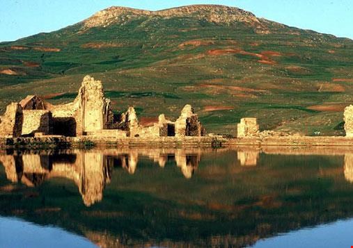 مقاله آشنایی با بناهای تاریخی ایران 24 ص 