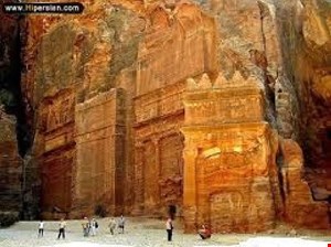 مقاله معماری شهر صخره ای پترا.هترا و کندوان 15 ص