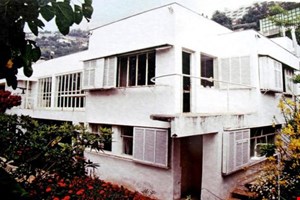 پاورپوینت مقایسه و تحلیل ویلا ساوا با ویلا E.1027