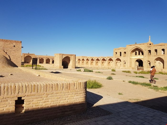 پاورپوینت  مرمت و احیاء کاروانسرای میاندشت ۴۶ اسلاید