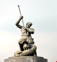  تحلیل و بررسی میدان انقلاب تا میدان حر ۹۶ اسلاید