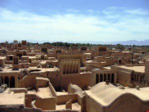 تحقیق طراحی ساختمان در اقلیم گرم و خشک 11 ص